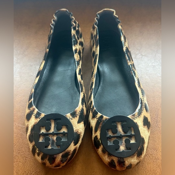 Tory Burch Reva Leopard Ballet Flats Sz 8M Patent Logo EUC - Picture 2 of 12